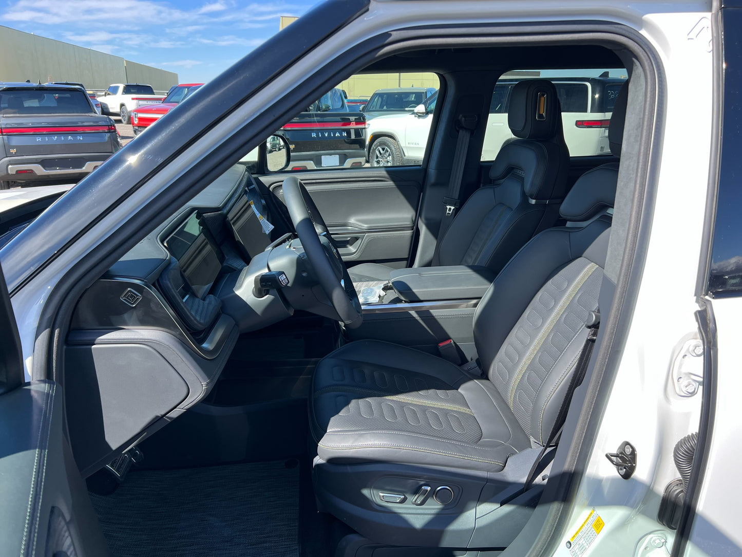 2022 Rivian R1S - 100 miles - $79,700
