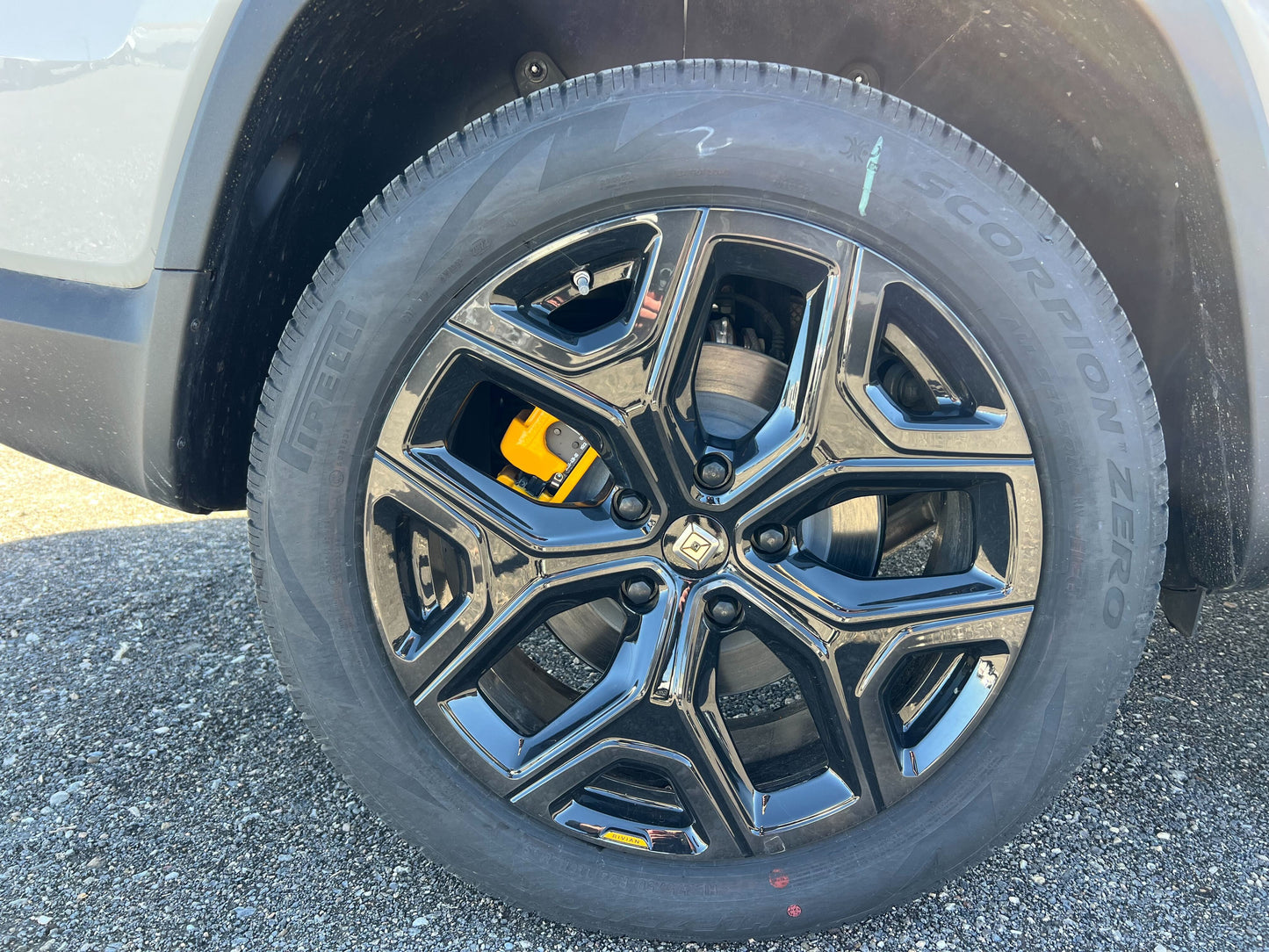 2022 Rivian R1S - 100 miles - $79,700