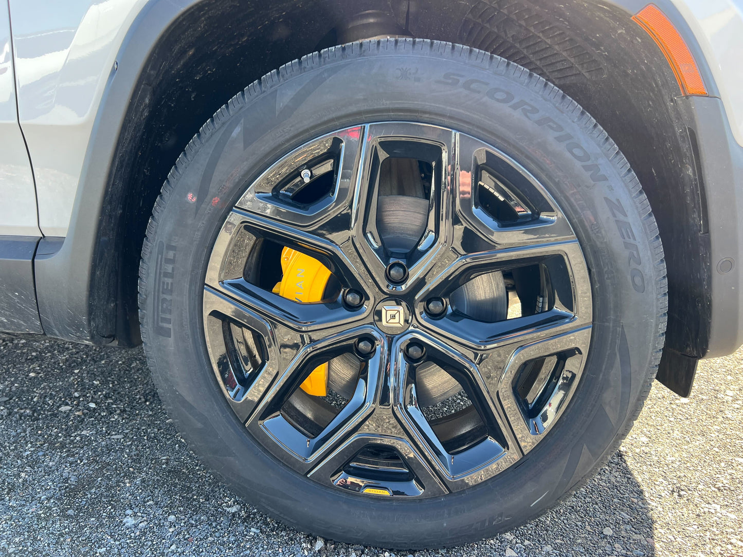 2022 Rivian R1S - 100 miles - $79,700