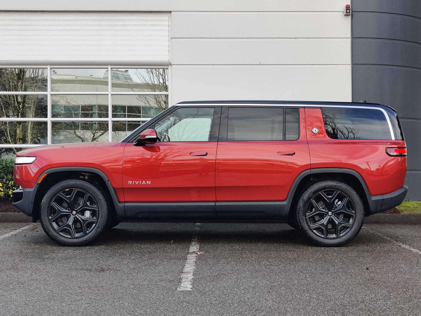 2024 Rivian R1S - 5,304 kilometers - $115,800 CAD