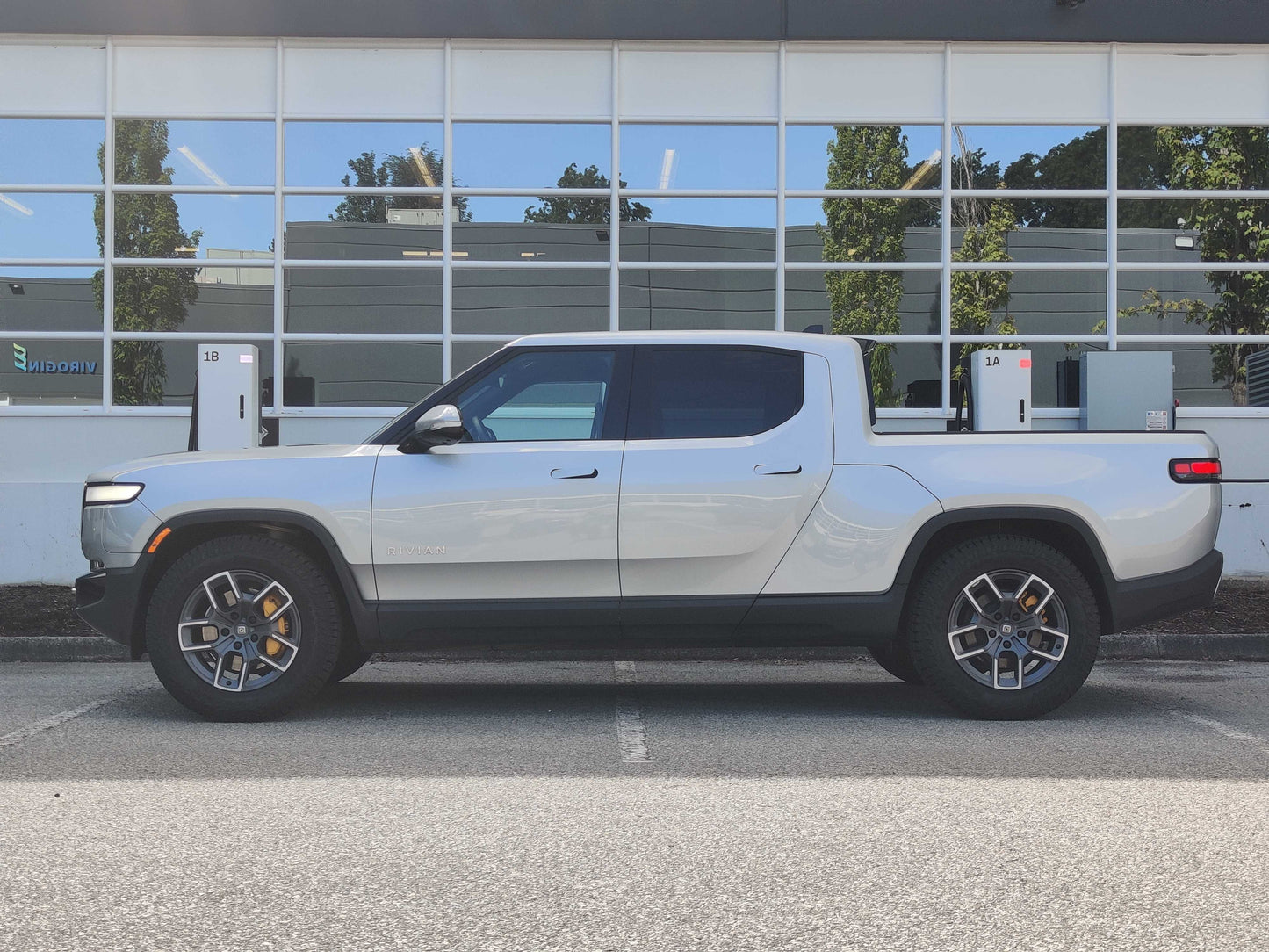 2023 Rivian R1T - 3301 miles - $93,200.00 CAD