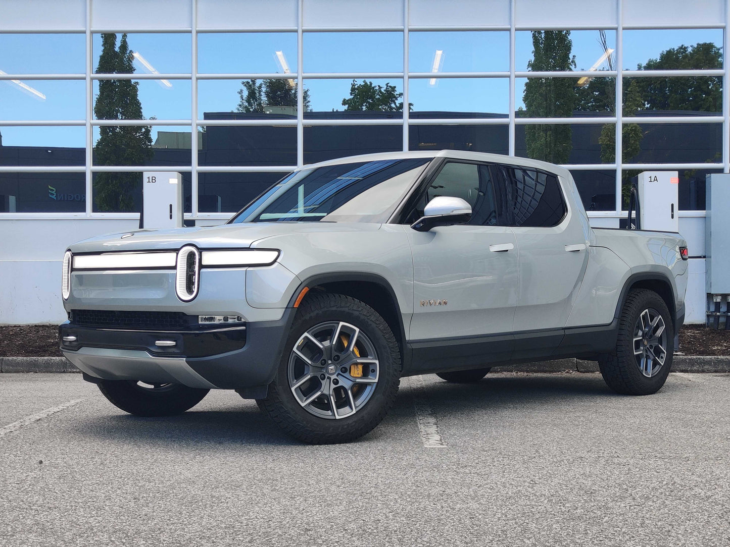 2023 Rivian R1T - 3301 miles - $93,200.00 CAD