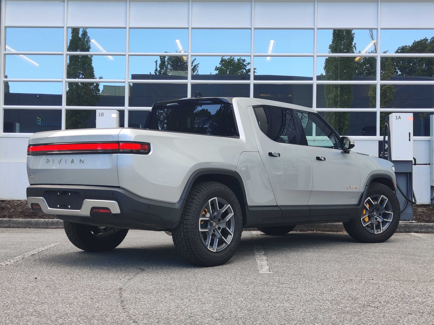 2023 Rivian R1T - 3301 miles - $93,200.00 CAD