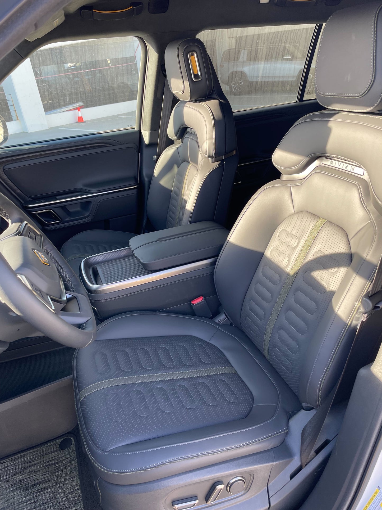 2023 Rivian R1S - 129 miles - $78,200