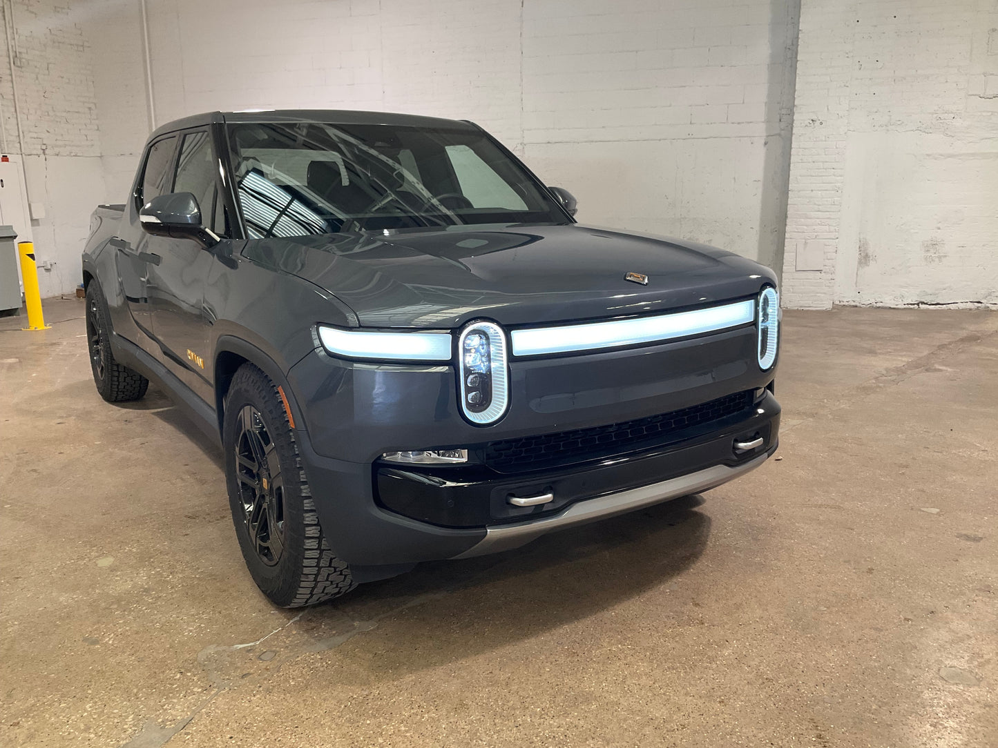 2022 Rivian R1T - 9,407 miles - $65,600