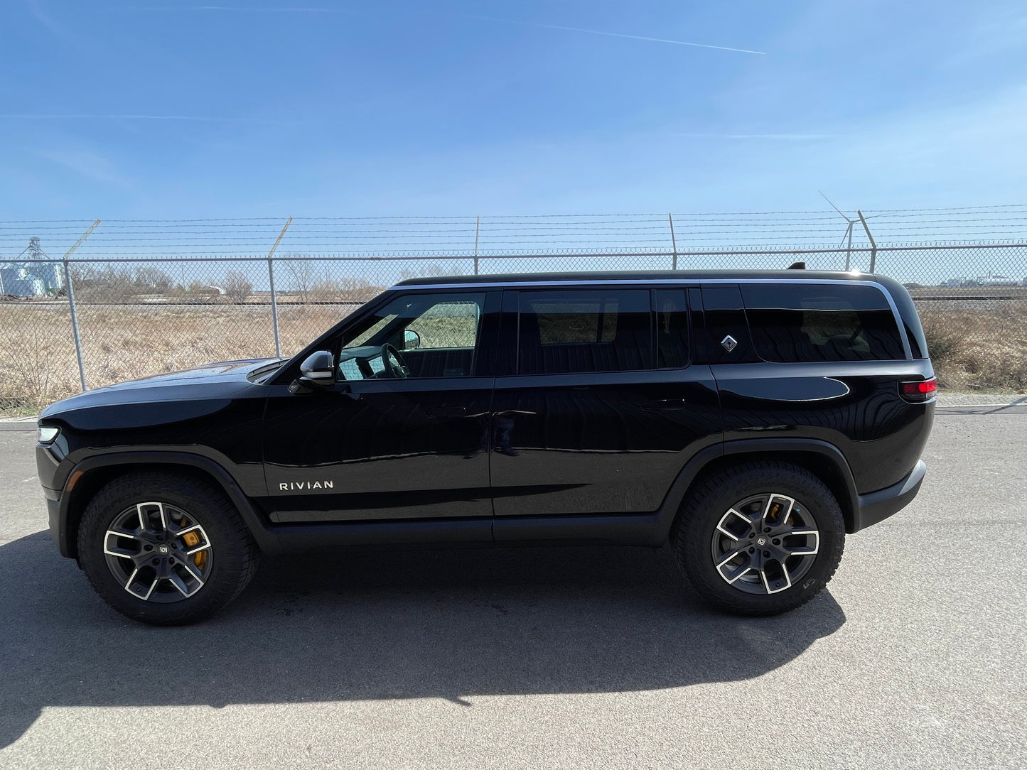 2022 Rivian R1S - 100 miles - $79,700