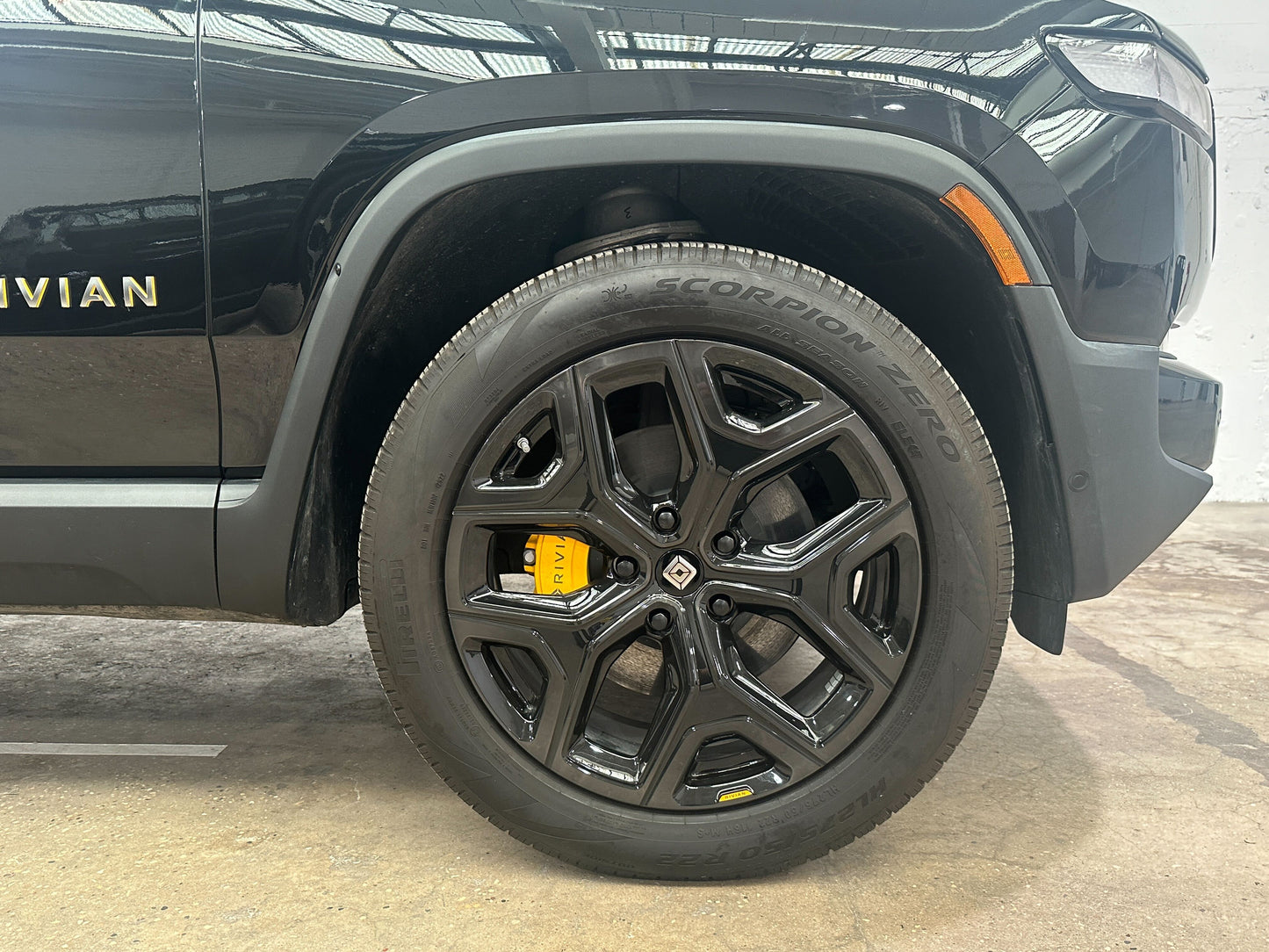 2022 Rivian R1S - 4,356 miles - $75,971