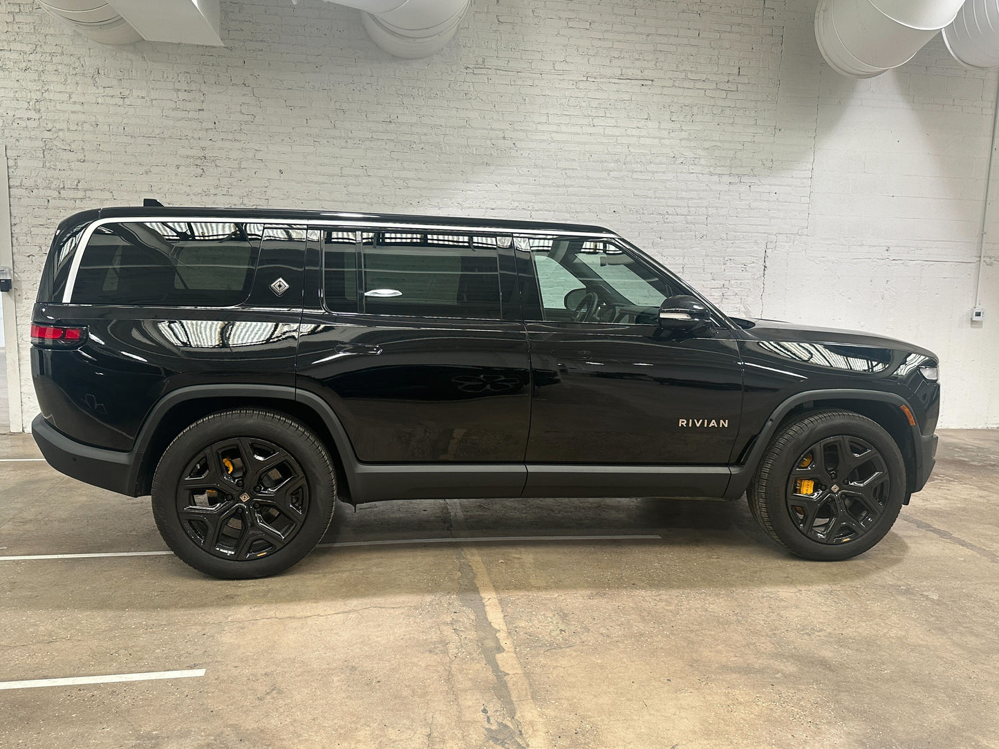 2022 Rivian R1S - 4,356 miles - $75,971