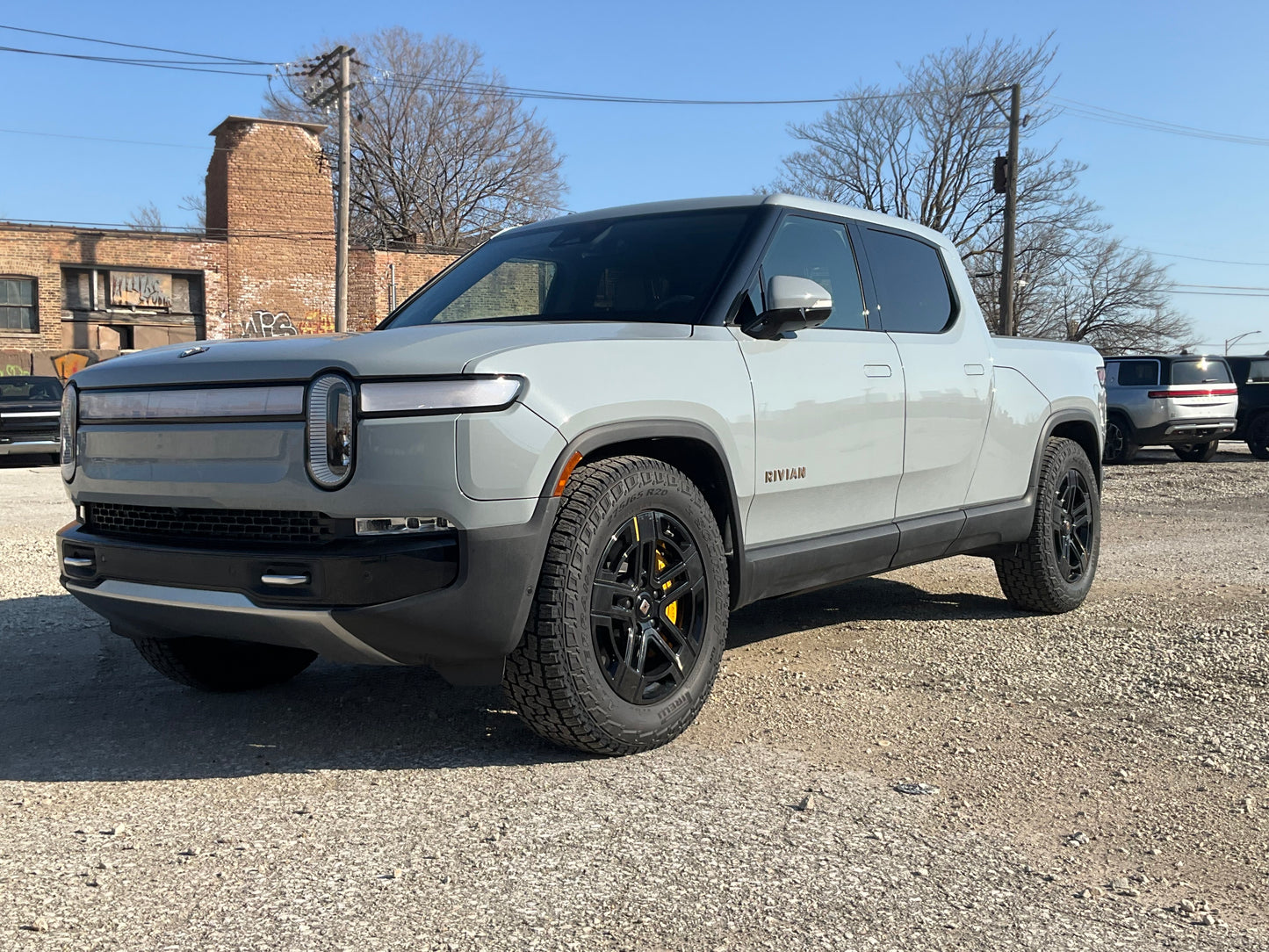 2022 Rivian R1T - 117 miles - $75,729