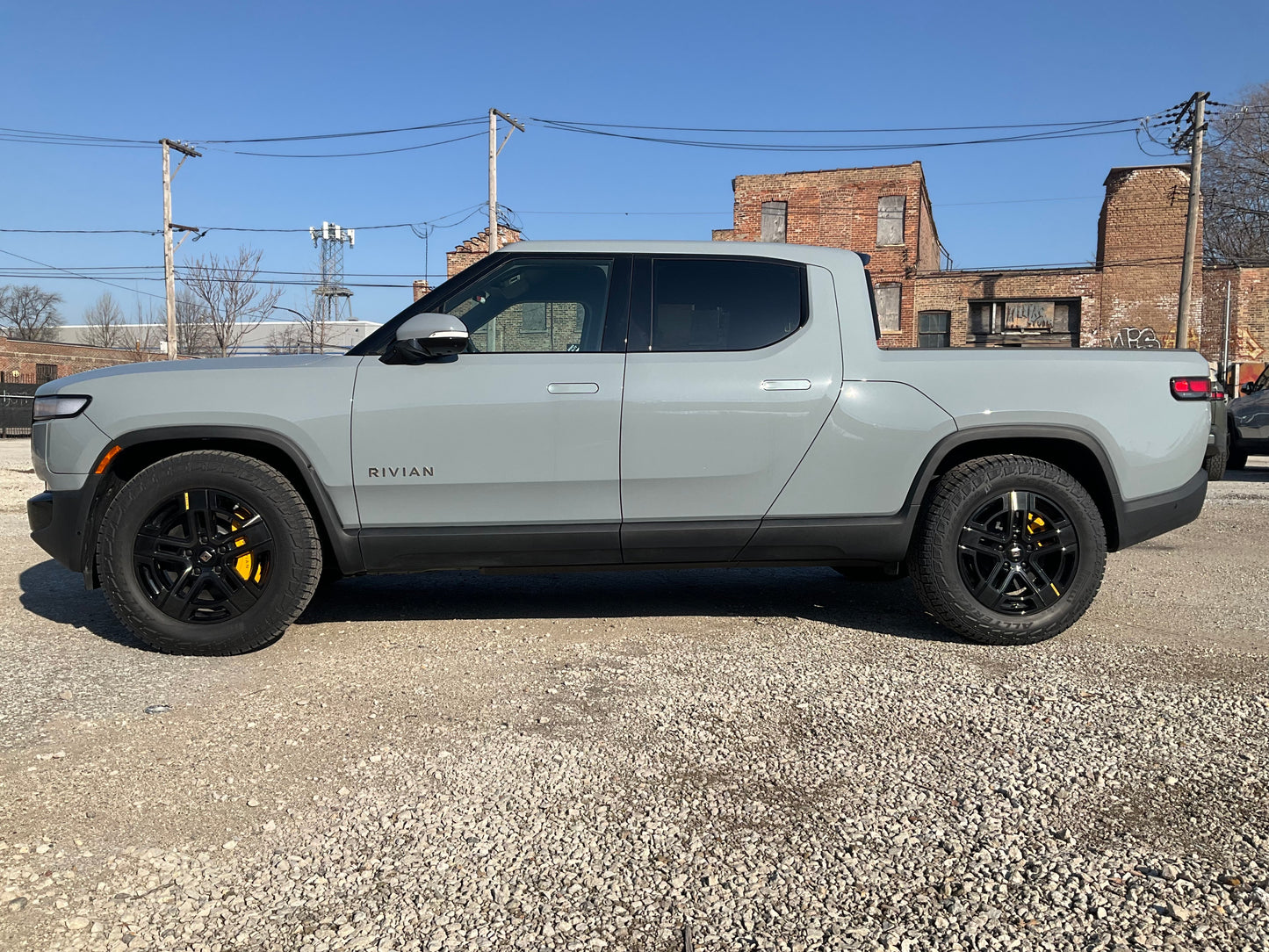 2022 Rivian R1T - 117 miles - $75,729