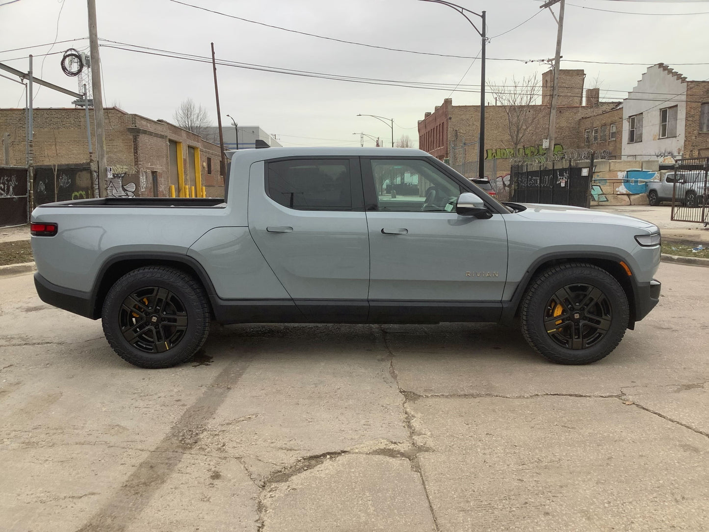 2022 Rivian R1T - 117 miles - $75,729