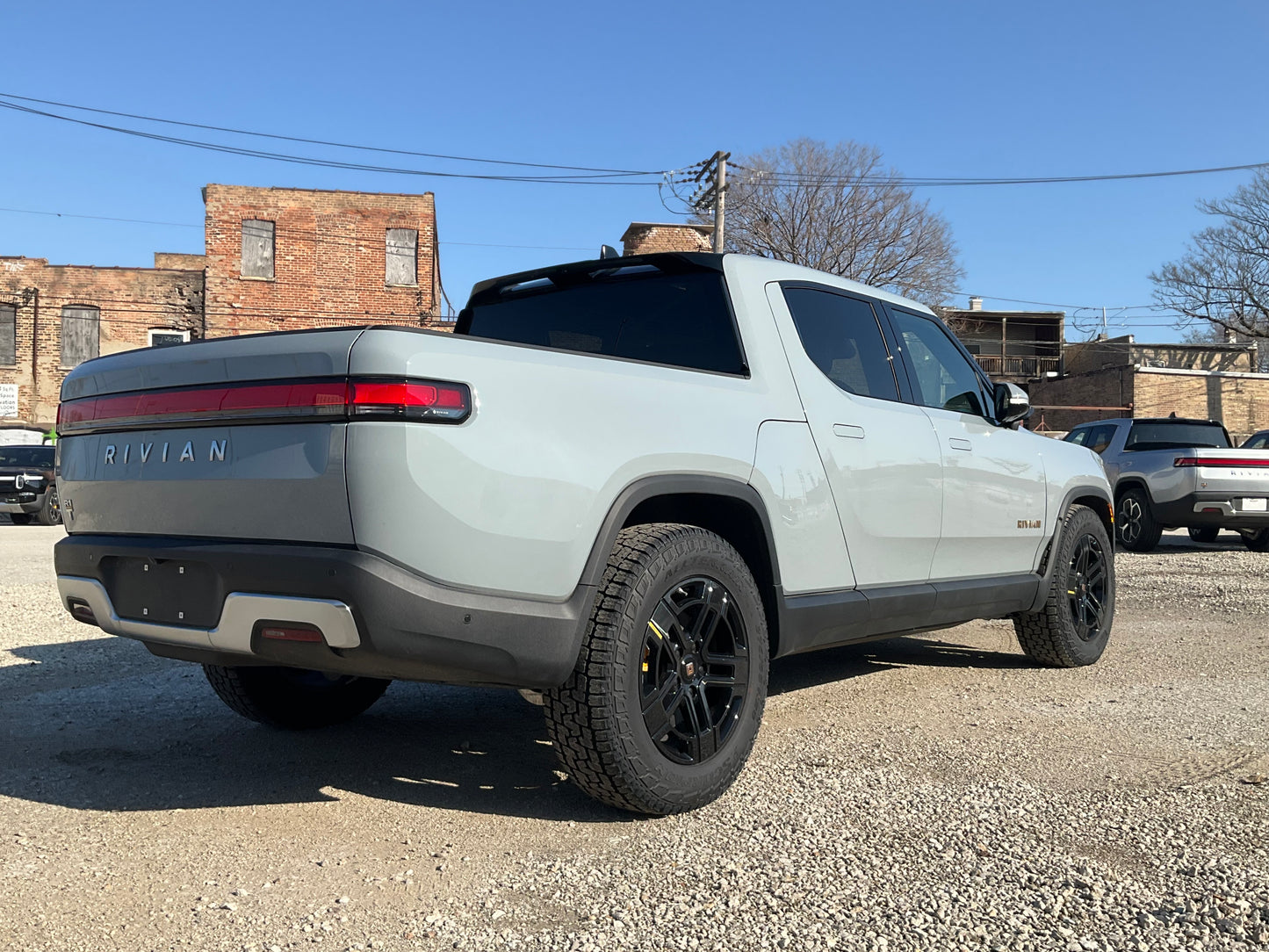 2022 Rivian R1T - 117 miles - $75,729