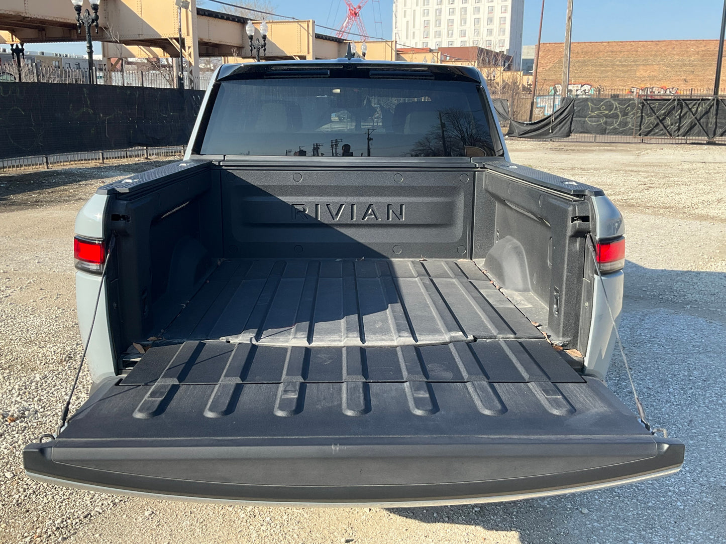 2022 Rivian R1T - 117 miles - $75,729