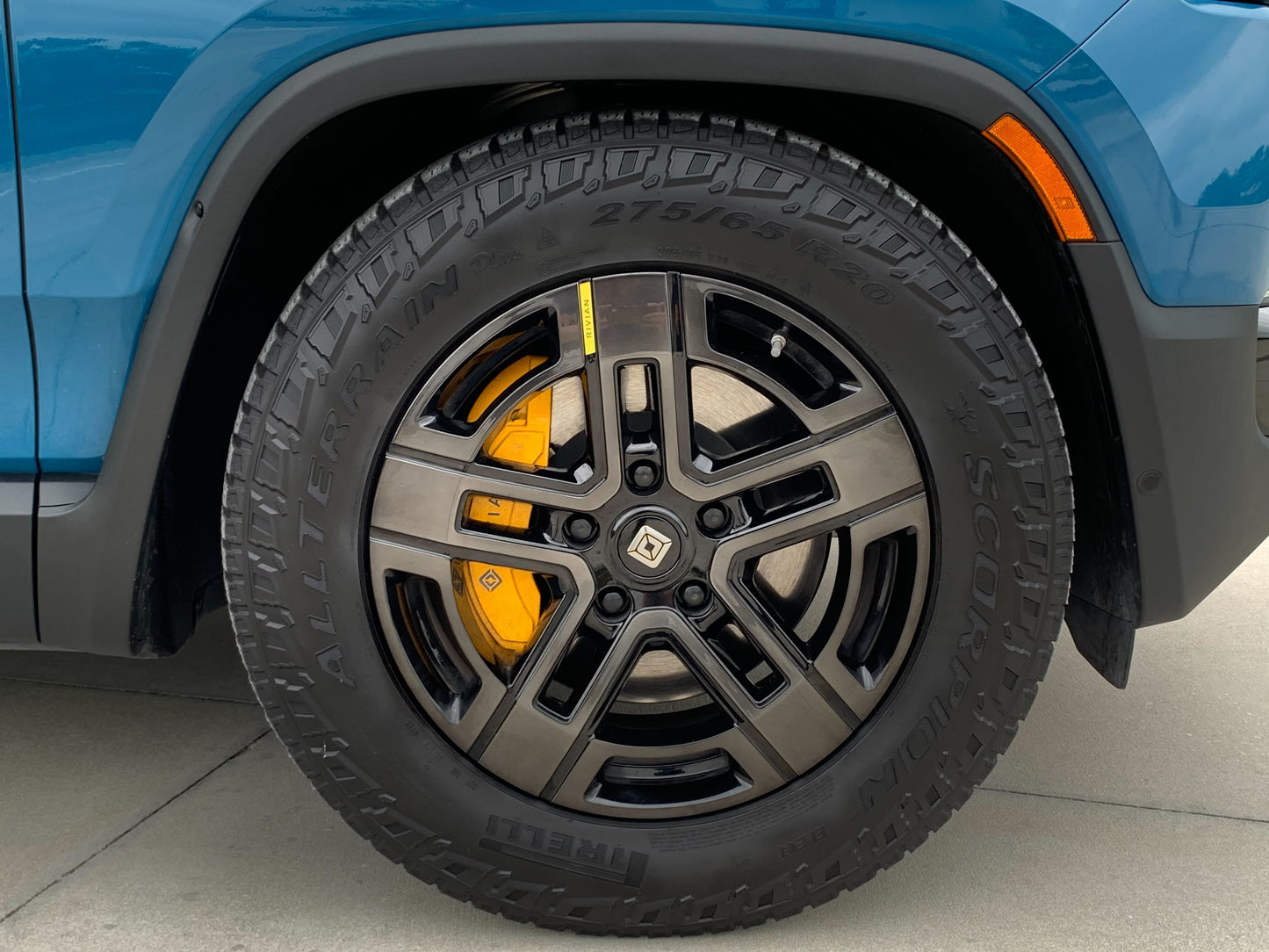 2022 Rivian R1S - 7,877 miles - $77,200