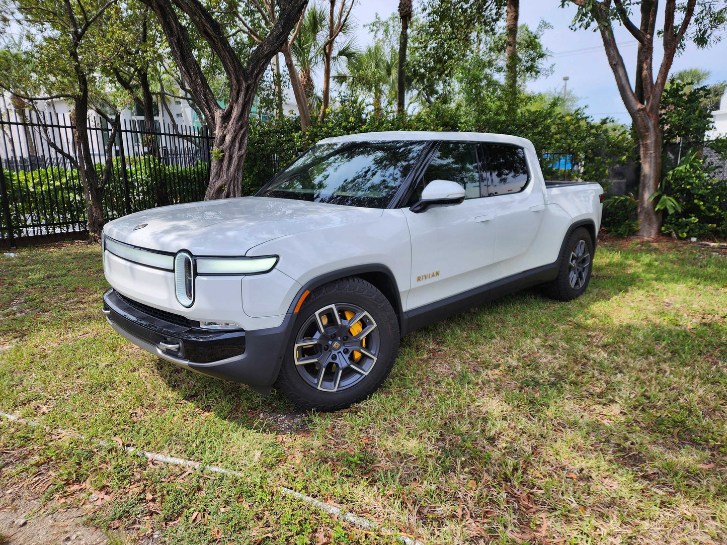 2022 Rivian R1T - 7,547 miles - $66,992