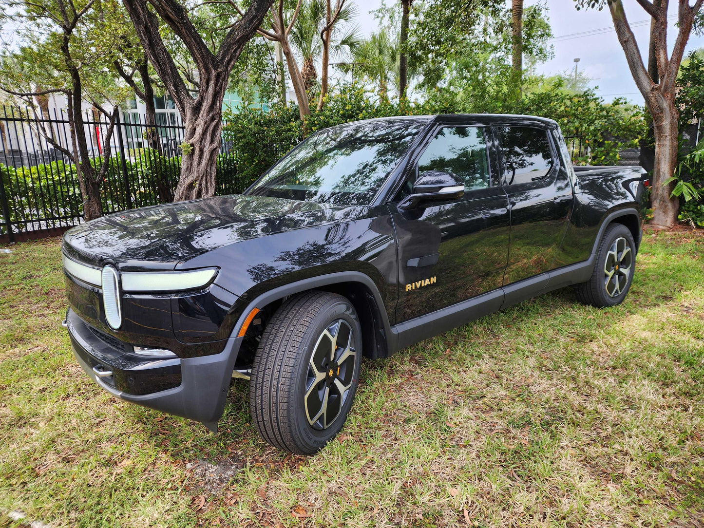 2022 Rivian R1T - 100 miles - $71,950