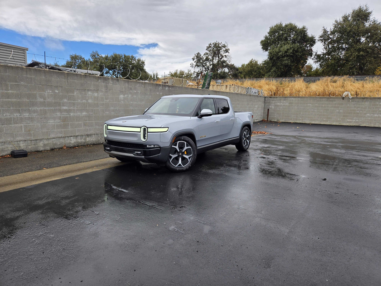 2023 Rivian R1T - 139 miles - $74,200