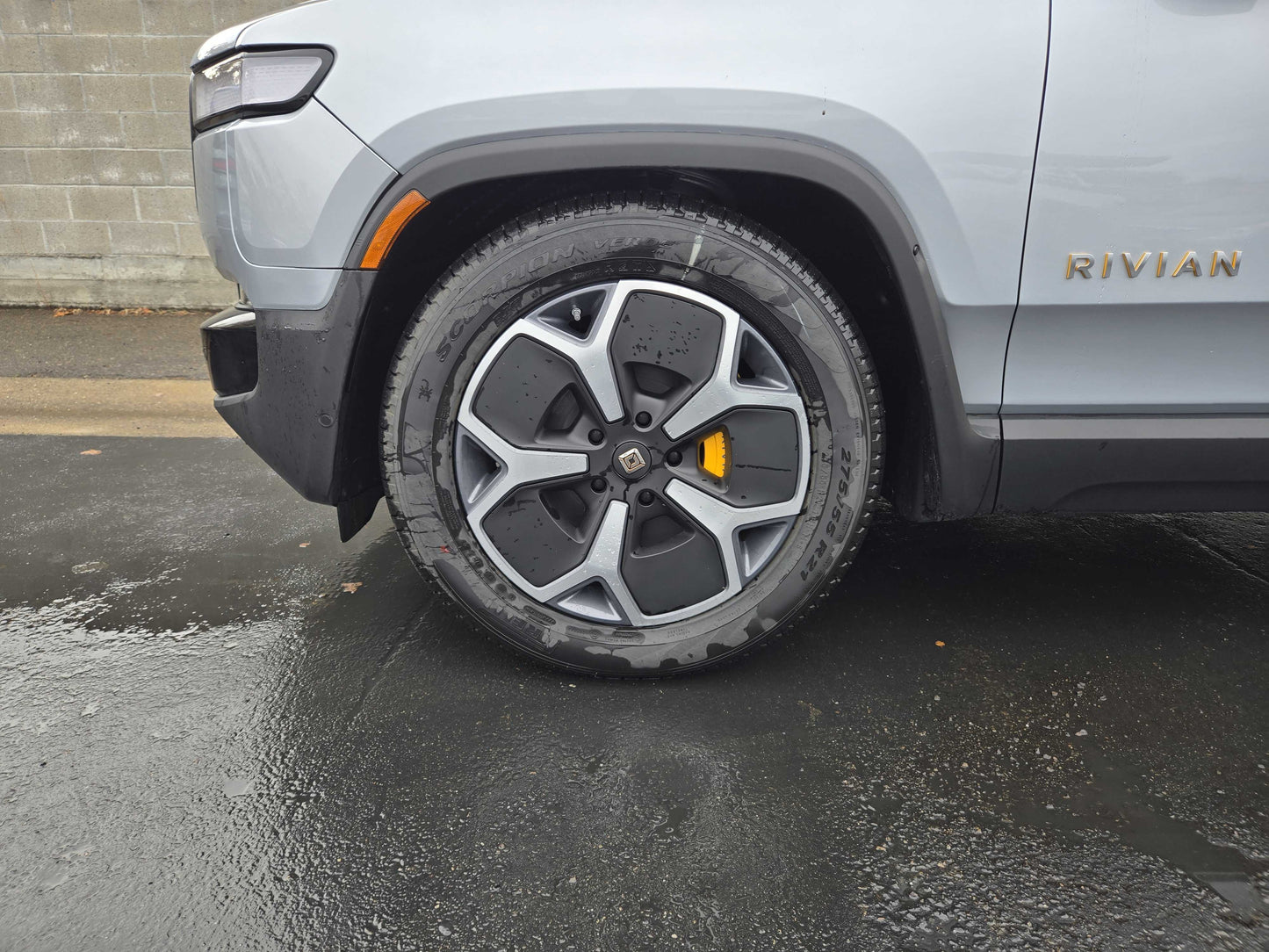 2023 Rivian R1T - 139 miles - $74,200