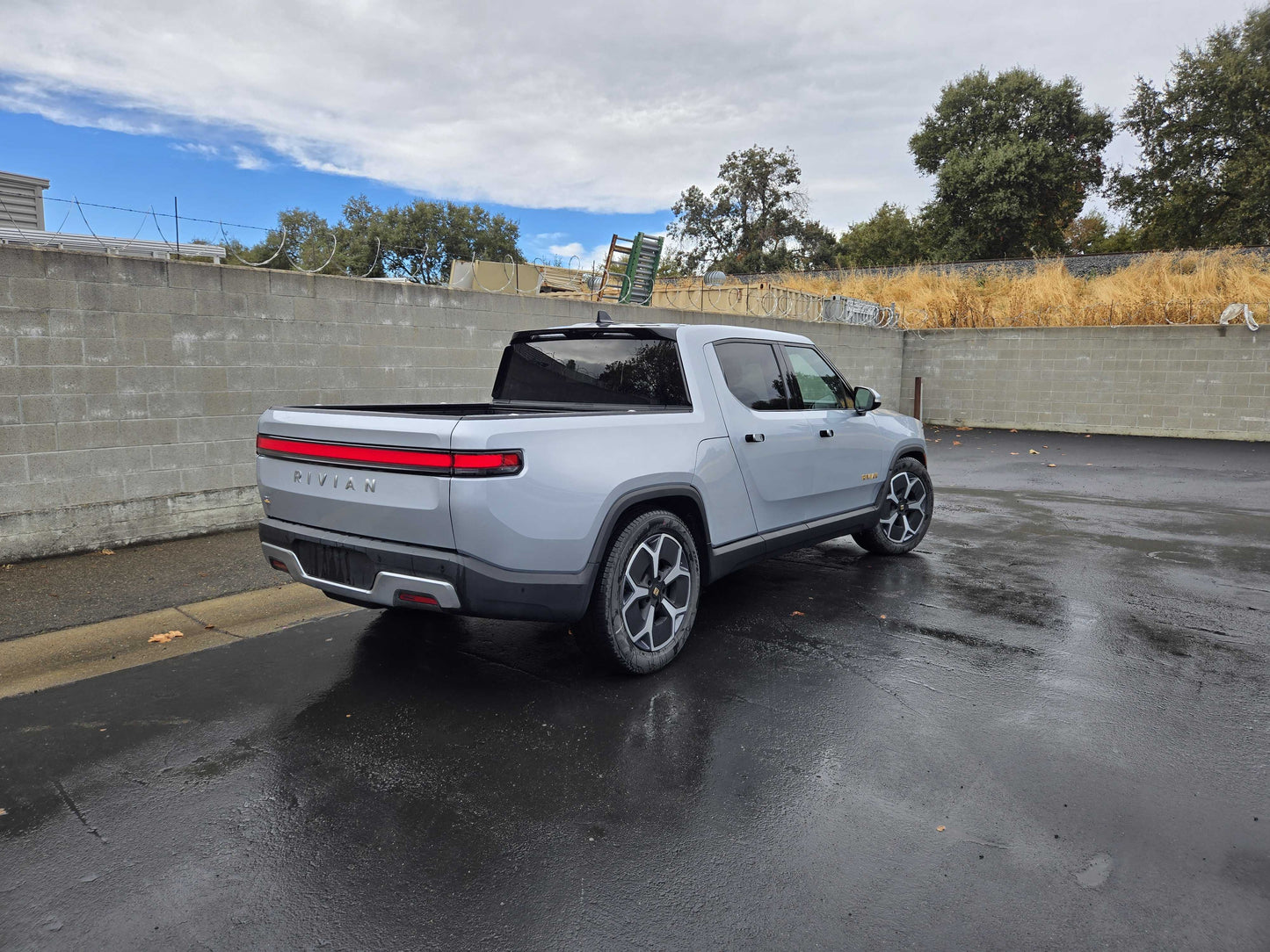 2023 Rivian R1T - 139 miles - $74,200