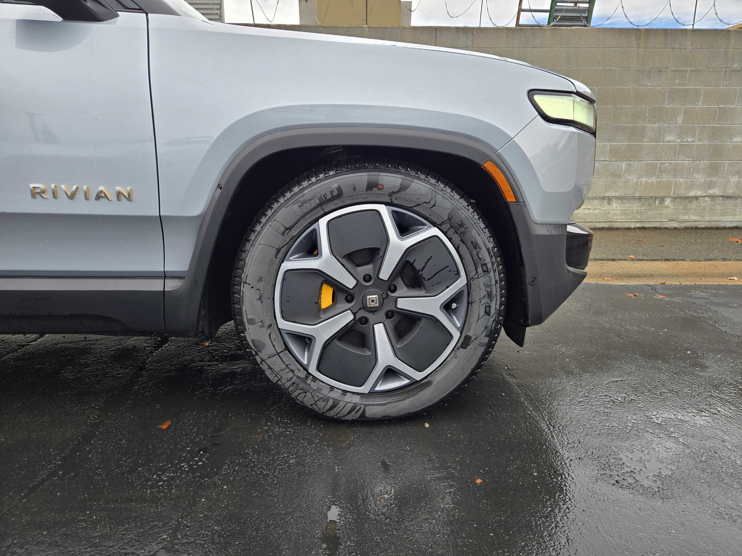 2023 Rivian R1T - 139 miles - $74,200