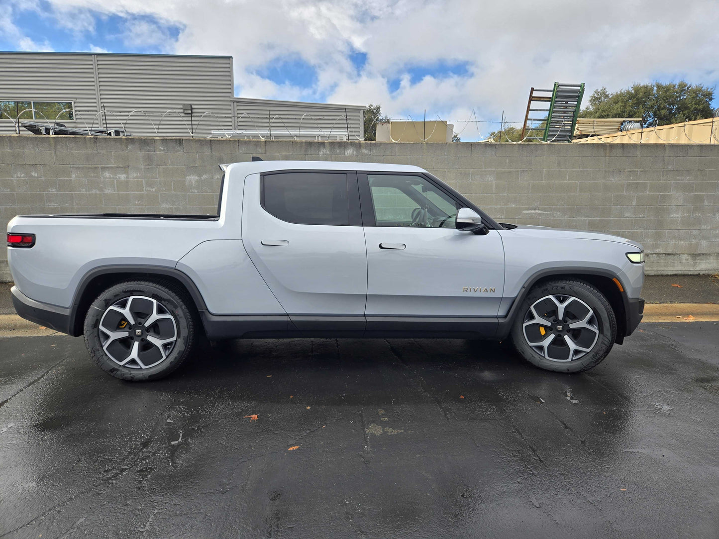 2023 Rivian R1T - 139 miles - $74,200