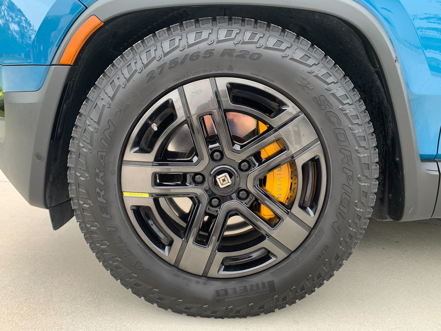 2022 Rivian R1S - 7,877 miles - $77,200