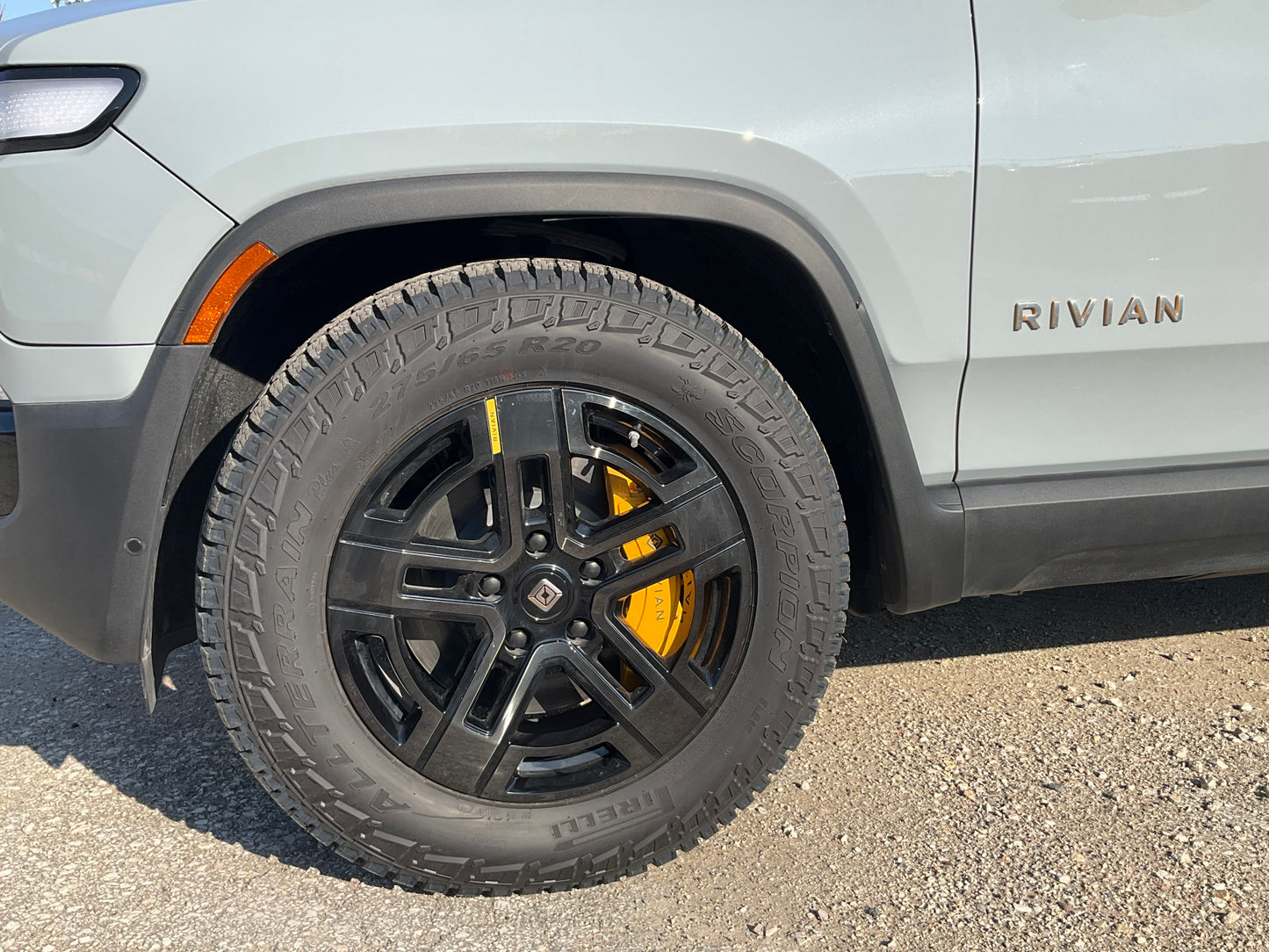 2022 Rivian R1T - 117 miles - $75,729