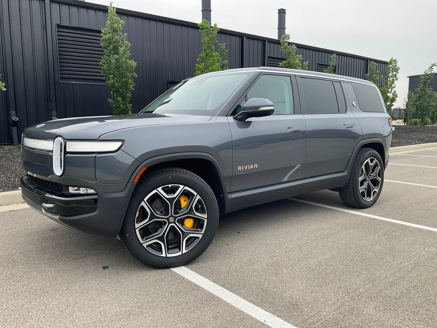 2023 Rivian R1S - 184 miles - $80,600
