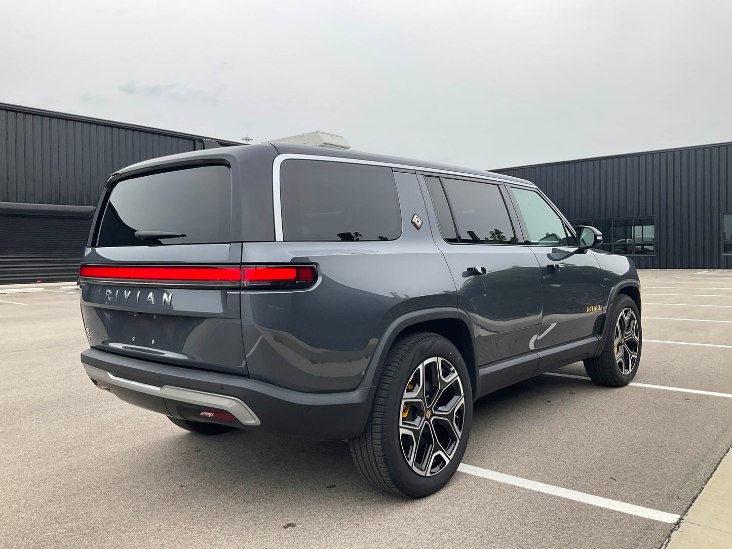2023 Rivian R1S - 184 miles - $80,600