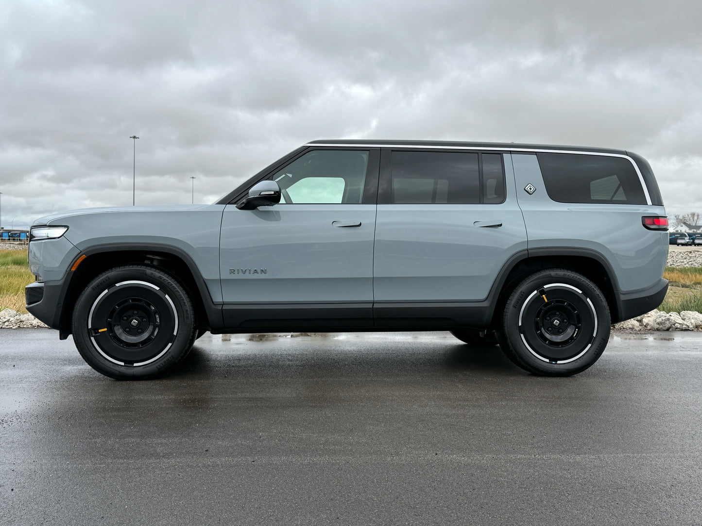 2025 Rivian R1S - 224 miles - $76,600