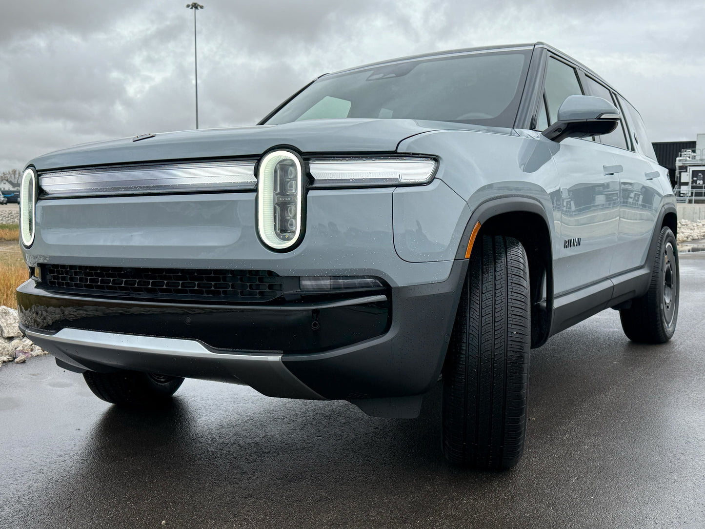 2025 Rivian R1S - 224 miles - $76,600