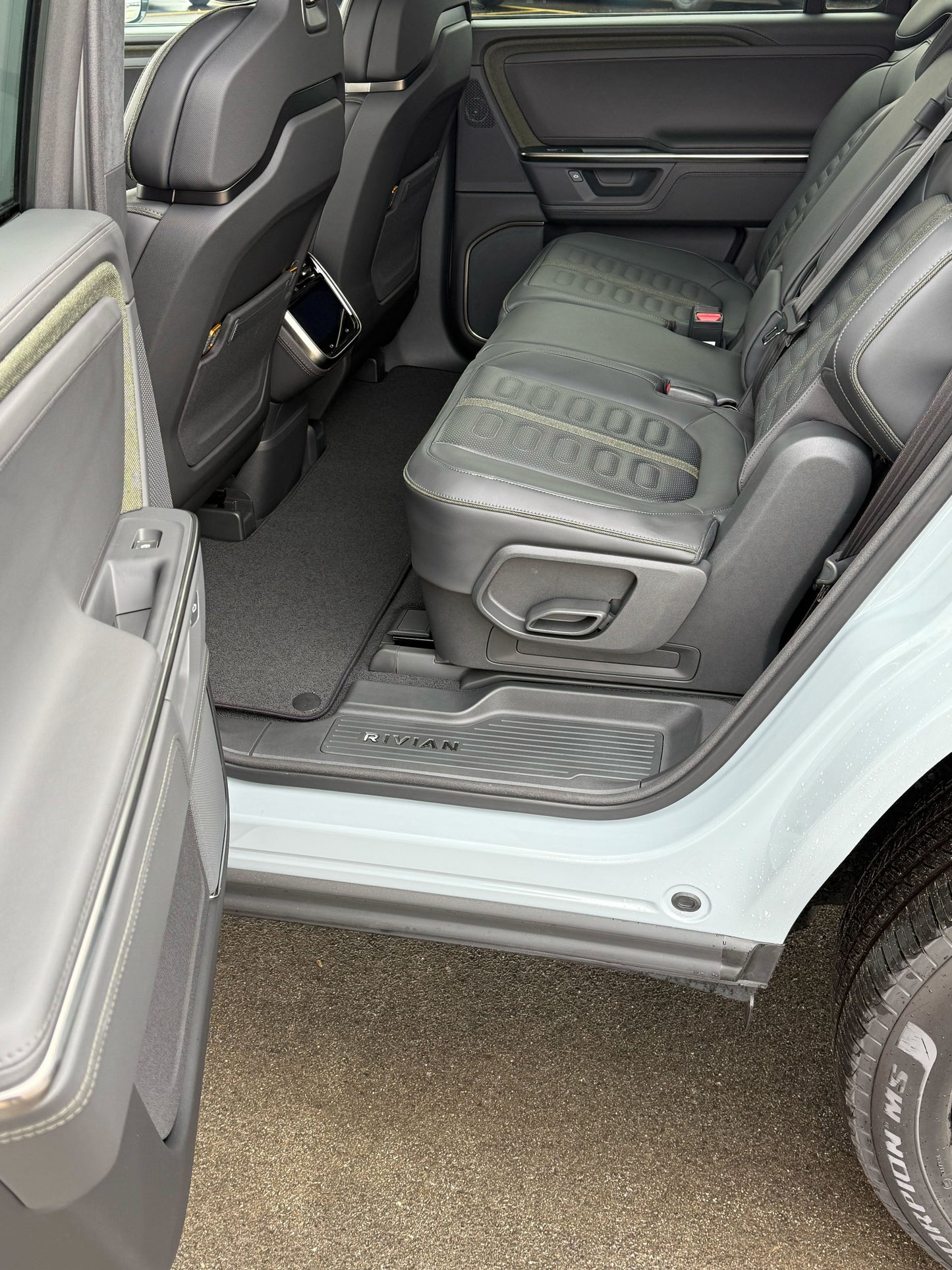 2025 Rivian R1S - 224 miles - $76,600