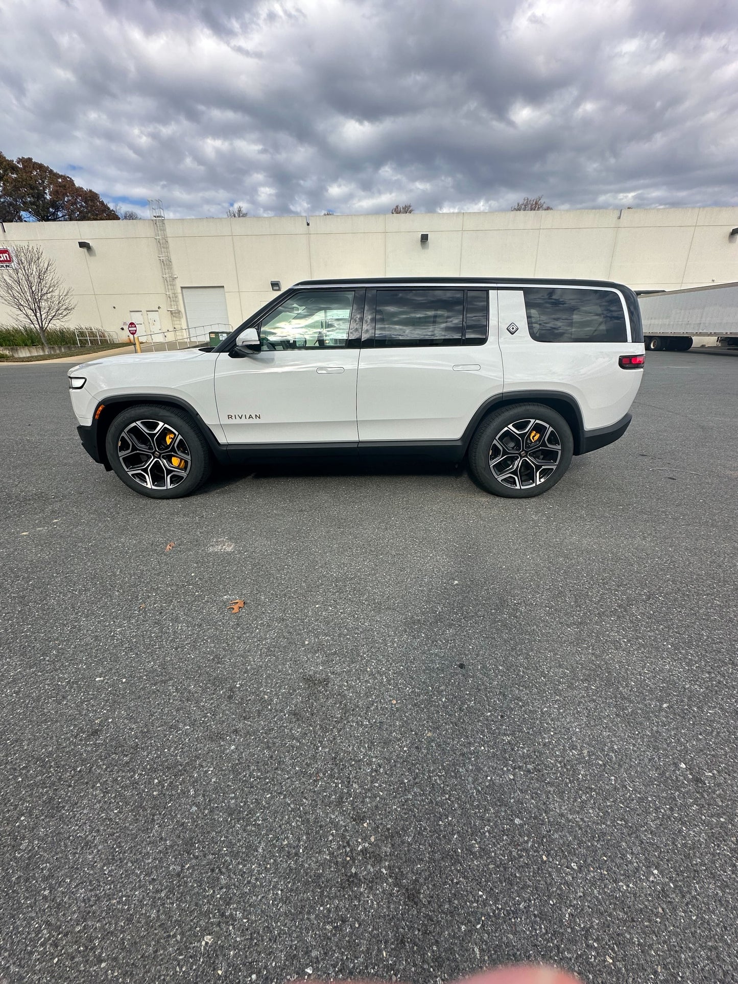 2024 Rivian R1S - 3,699 miles - $83,100