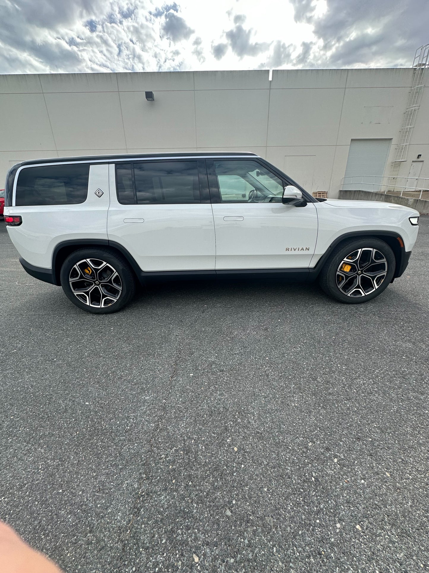 2024 Rivian R1S - 3,699 miles - $83,100