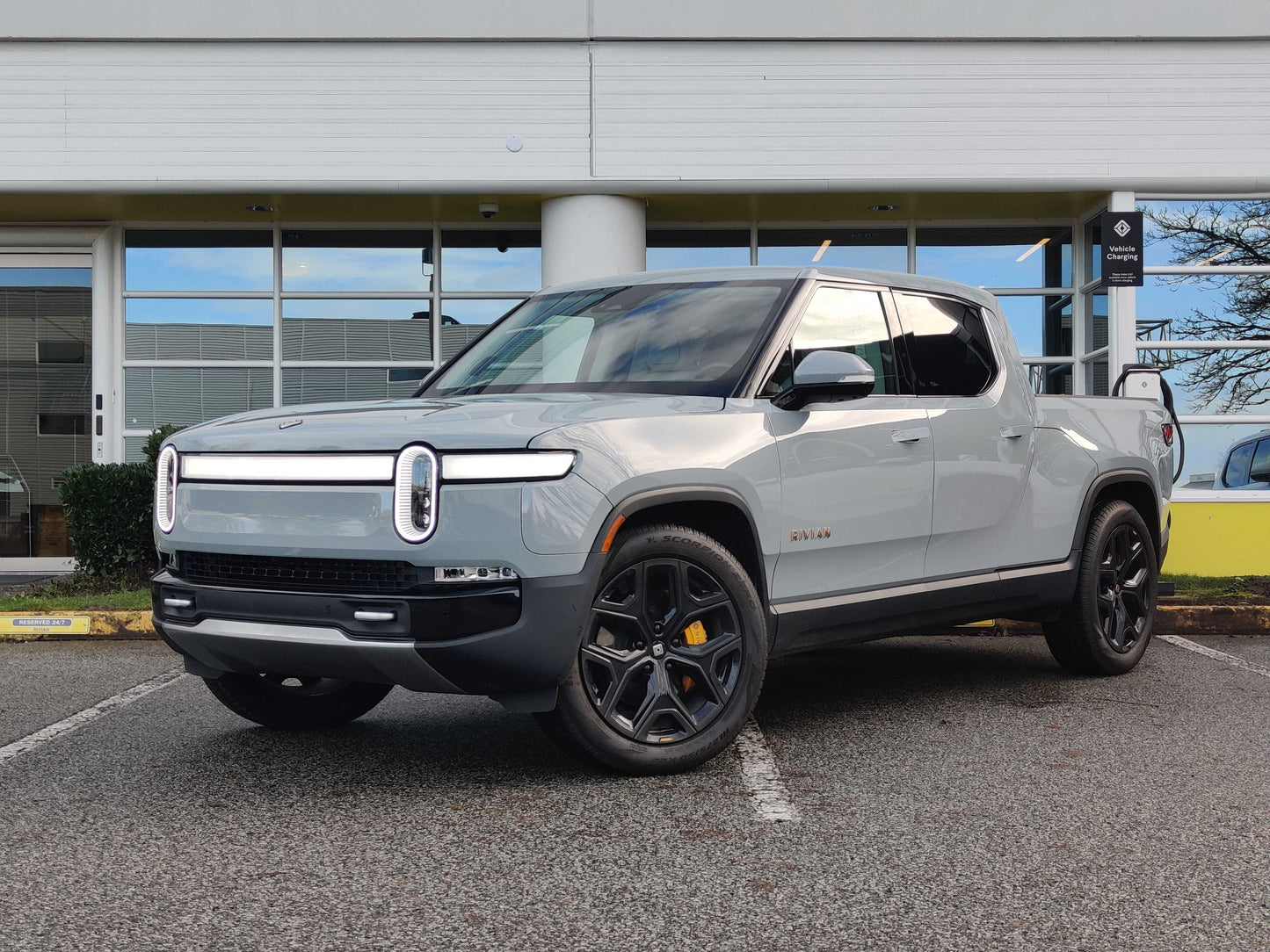 2024 Rivian R1T - 5,605 kilometers - $115,200 CAD