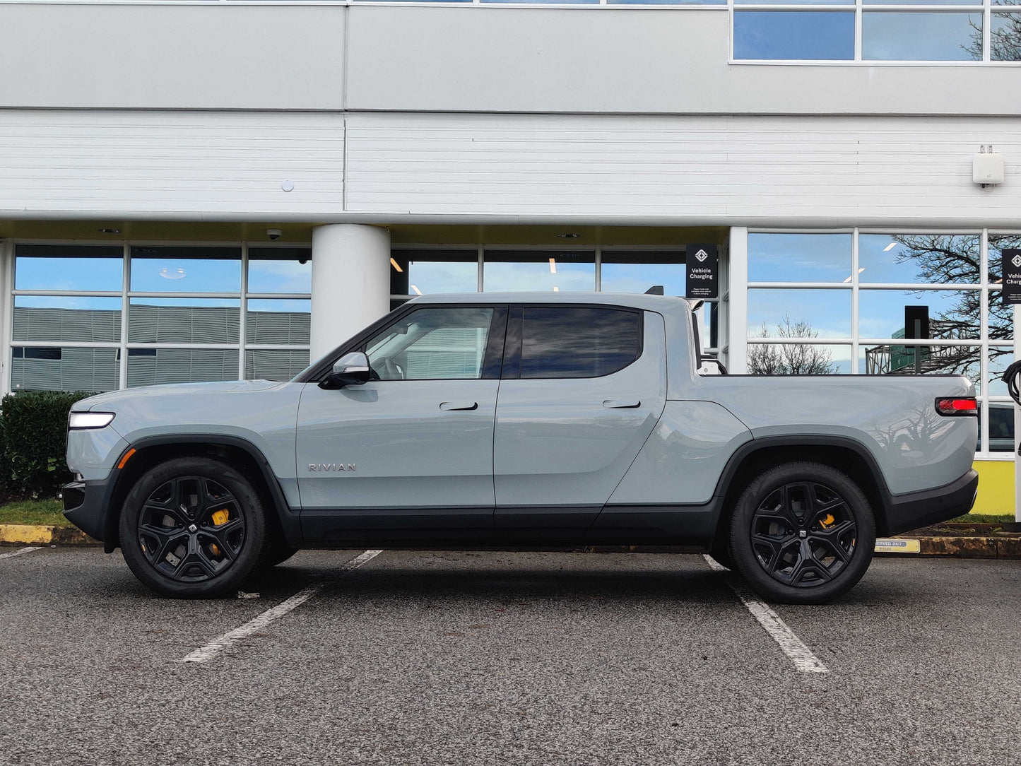 2024 Rivian R1T - 5,605 kilometers - $115,200 CAD