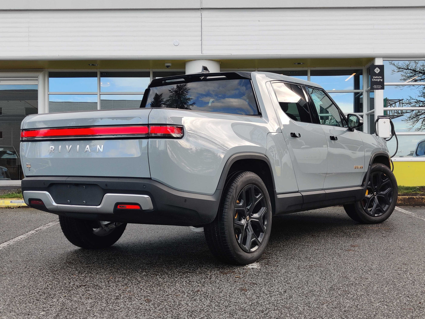 2024 Rivian R1T - 5,605 kilometers - $115,200 CAD