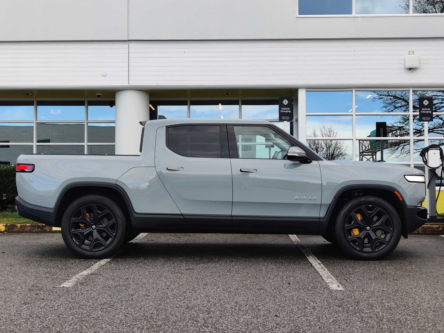 2024 Rivian R1T - 5,605 kilometers - $115,200 CAD