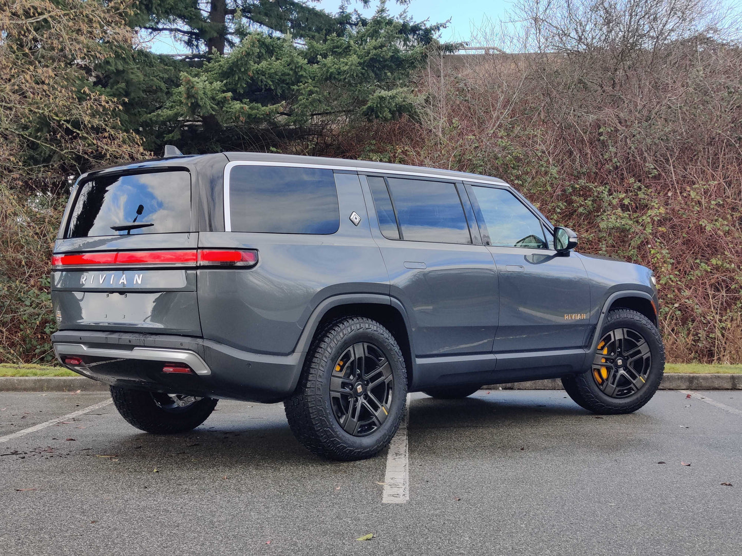 2023 Rivian R1S - 263 kilometers - $115,400 CAD