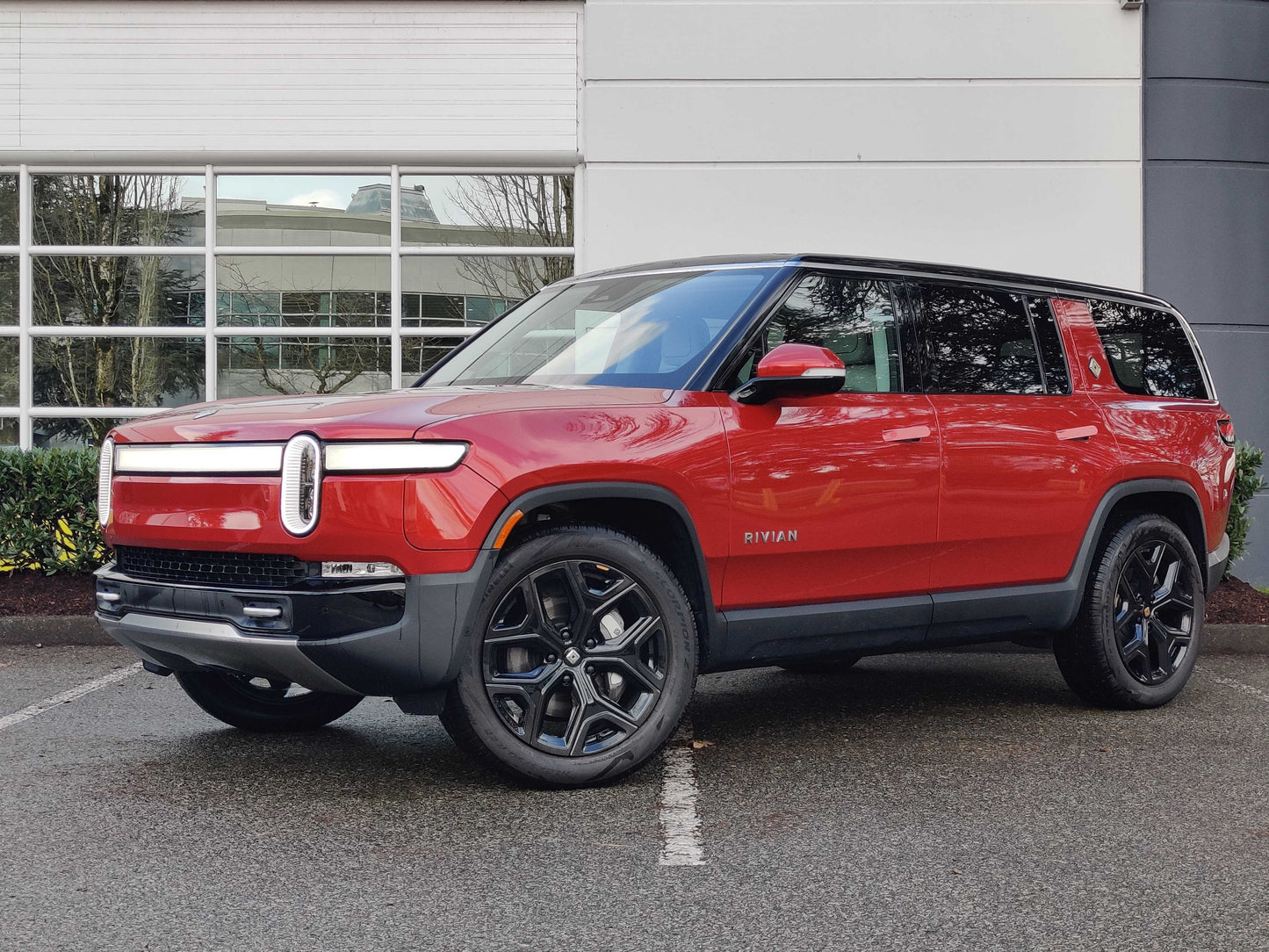 2024 Rivian R1S - 5,304 kilometers - $115,800 CAD