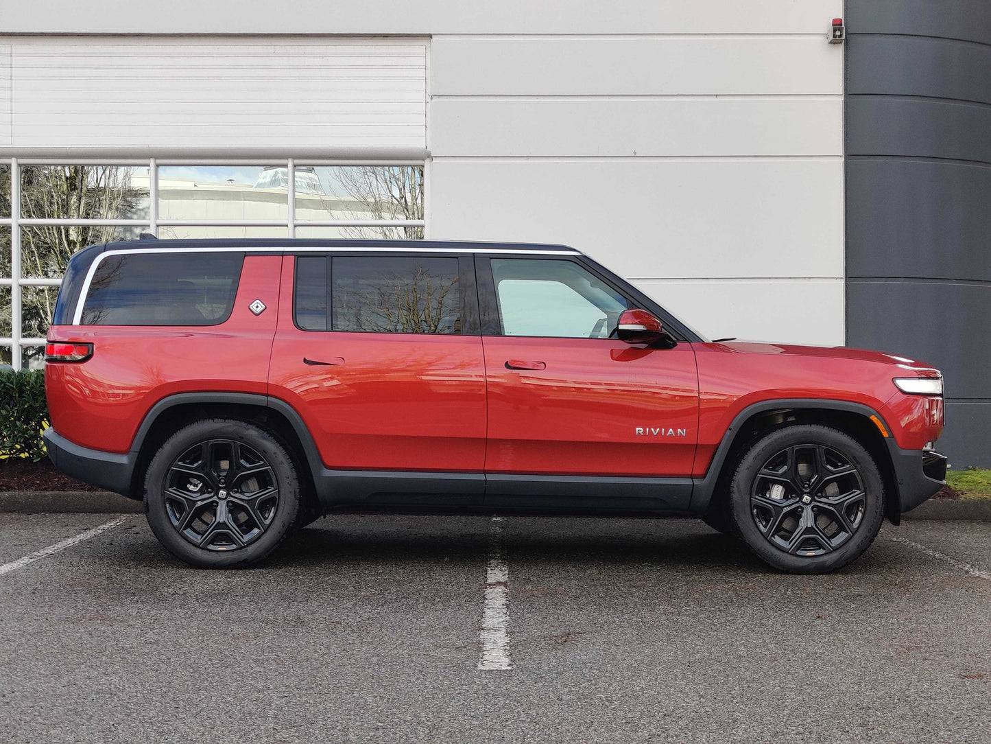 2024 Rivian R1S - 5,304 kilometers - $115,800 CAD