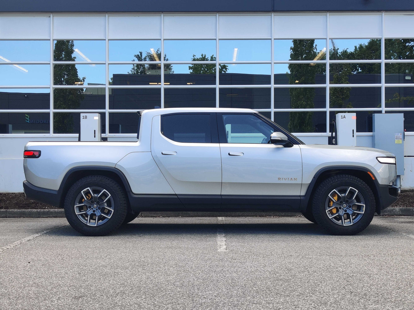 2023 Rivian R1T - 3301 miles - $93,200.00 CAD