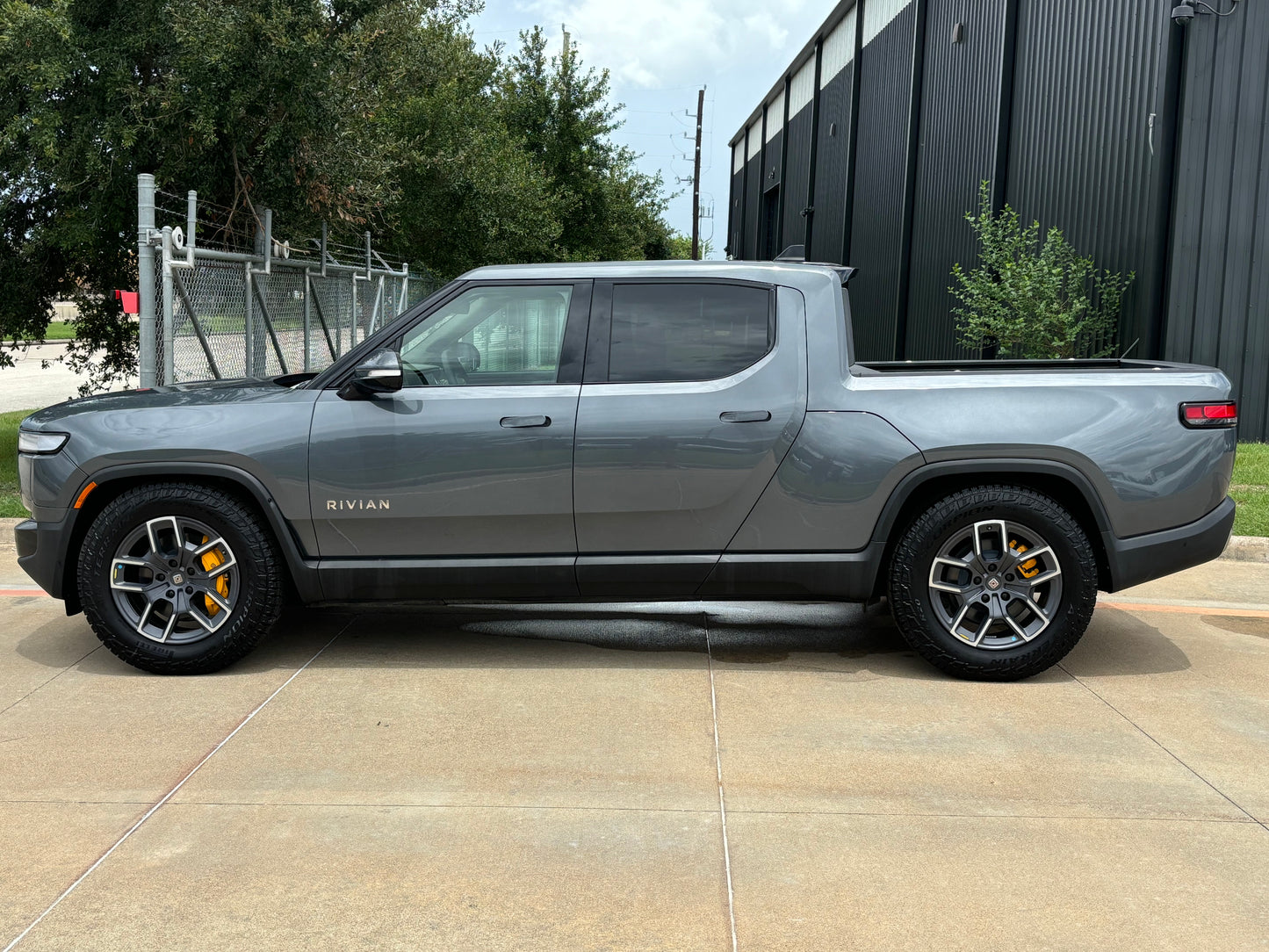 2022 Rivian R1T - 209 miles - $67,700