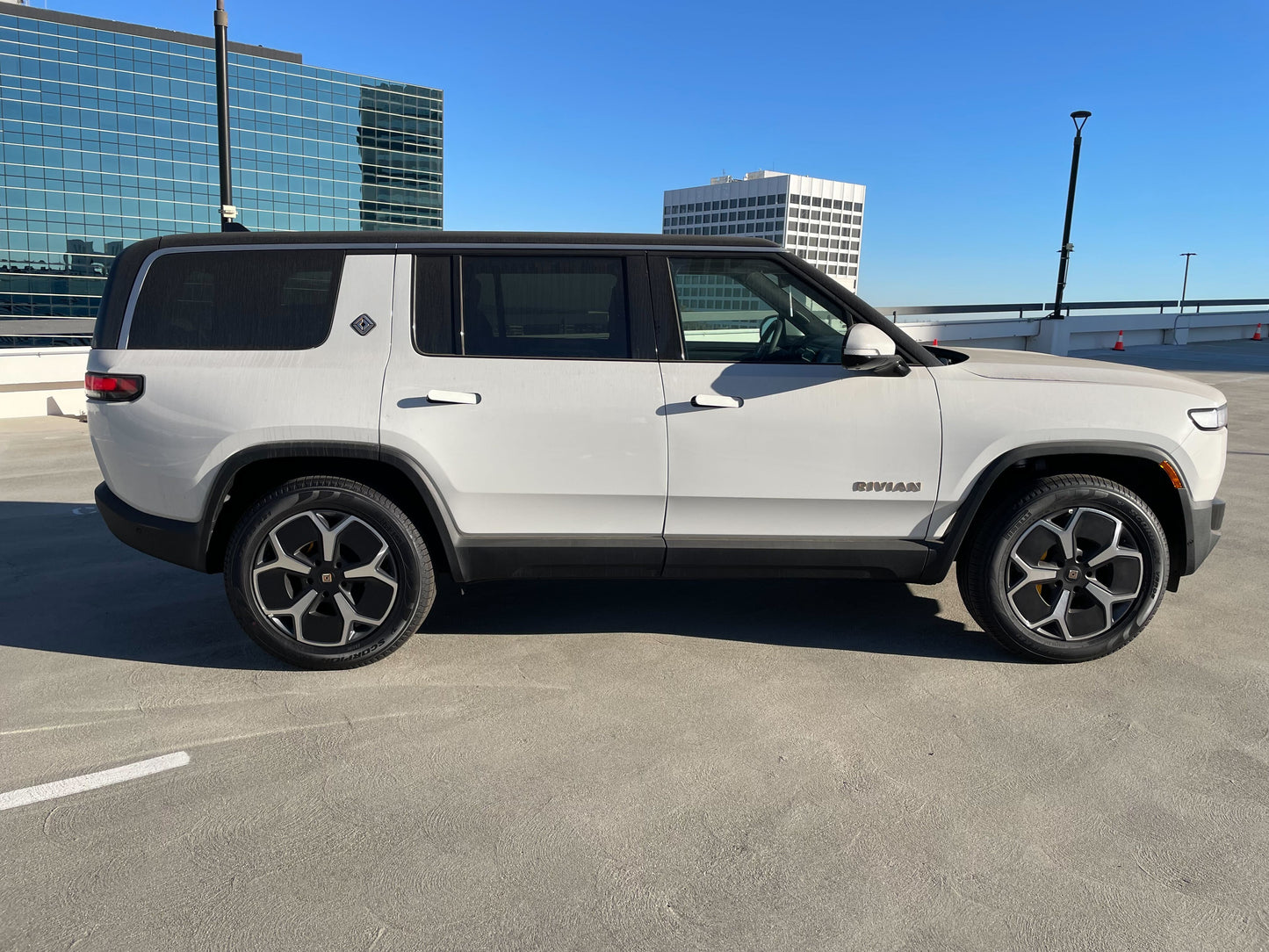 2023 Rivian R1S - 129 miles - $78,200