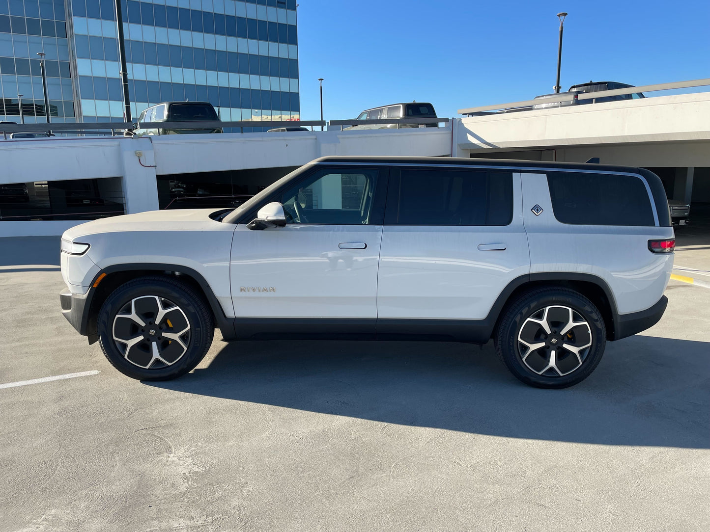 2023 Rivian R1S - 129 miles - $78,200