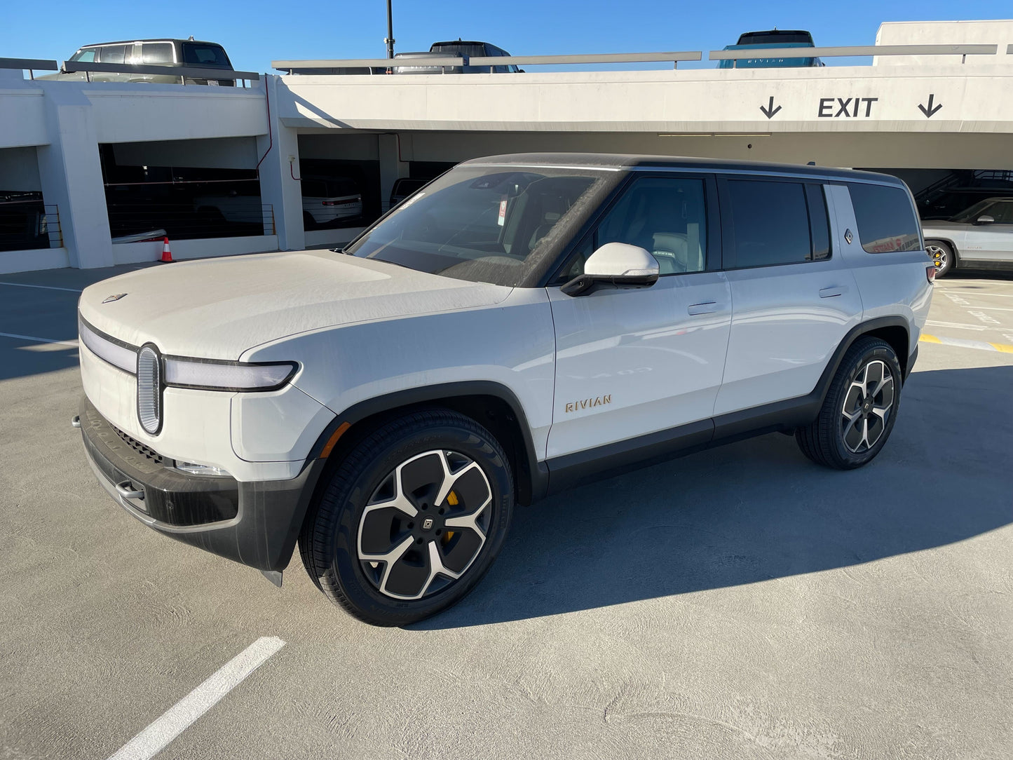 2023 Rivian R1S - 129 miles - $78,200