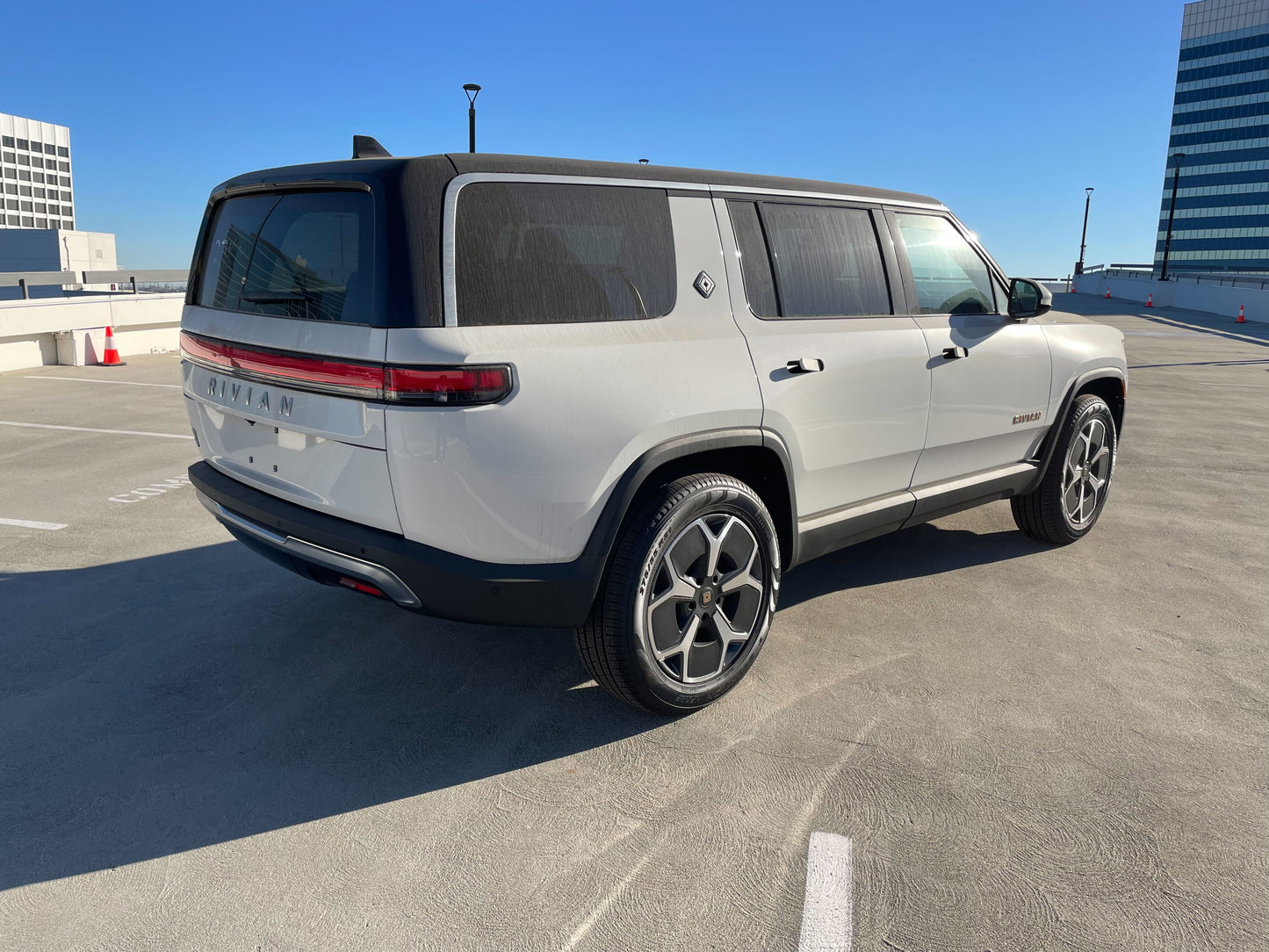 2023 Rivian R1S - 129 miles - $78,200