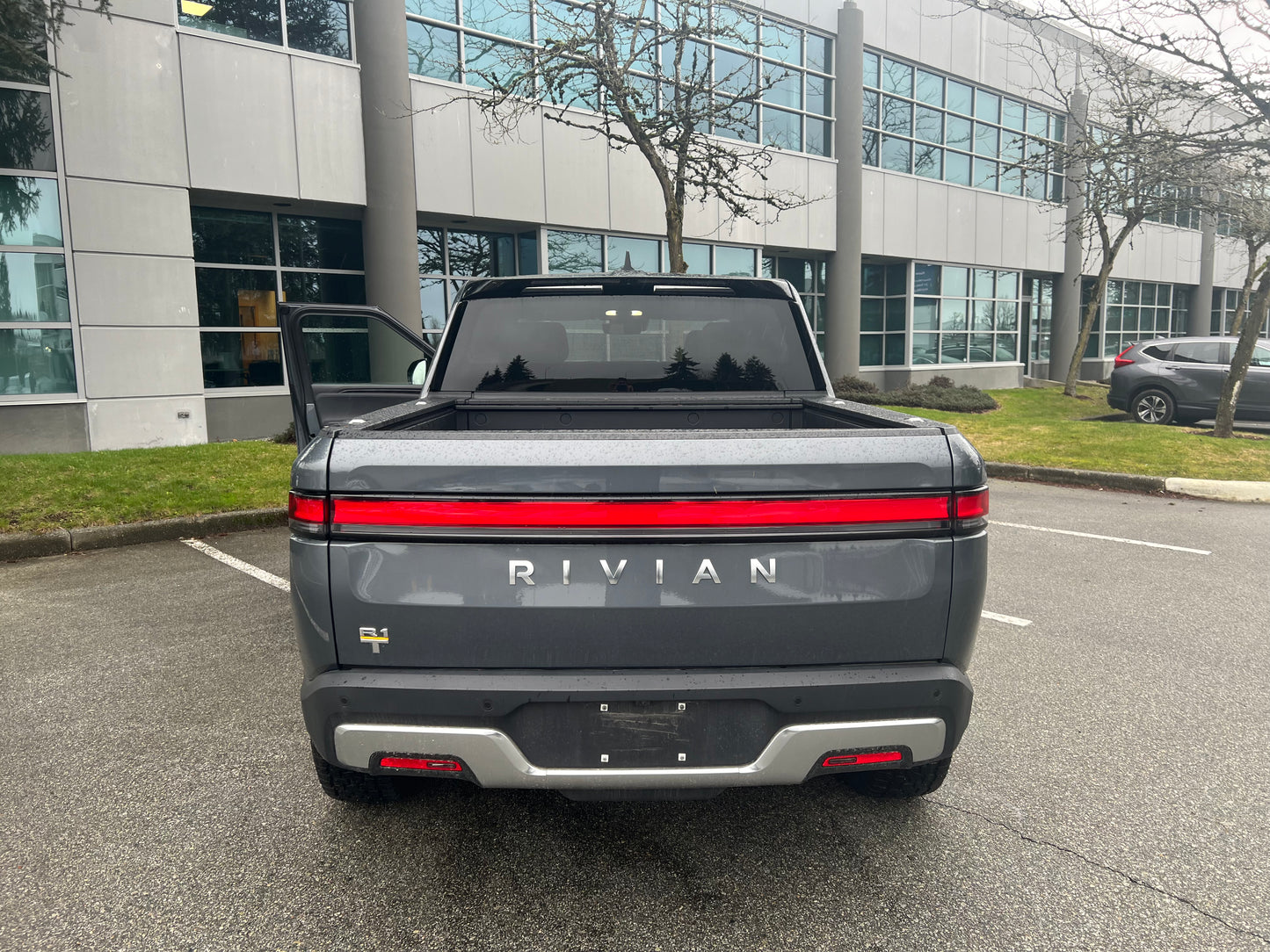 2022 Rivian R1T - 7,314 kilometers - $93,200 CAD