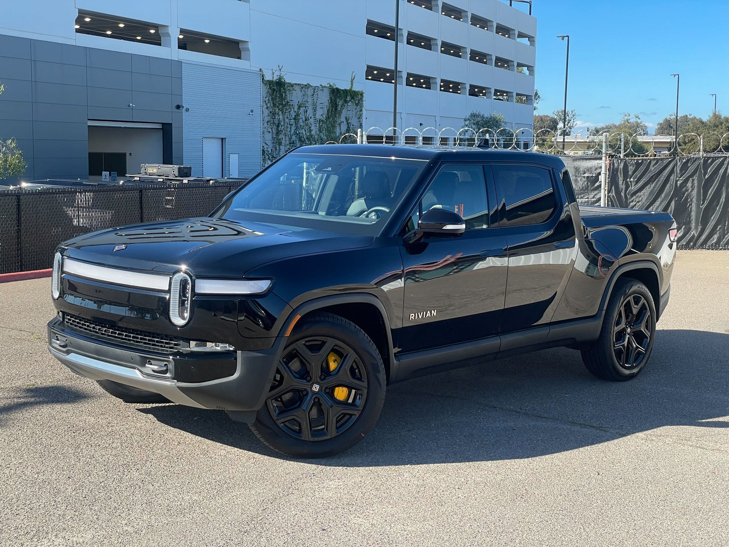 2022 Rivian R1T - 100 miles - $73,750