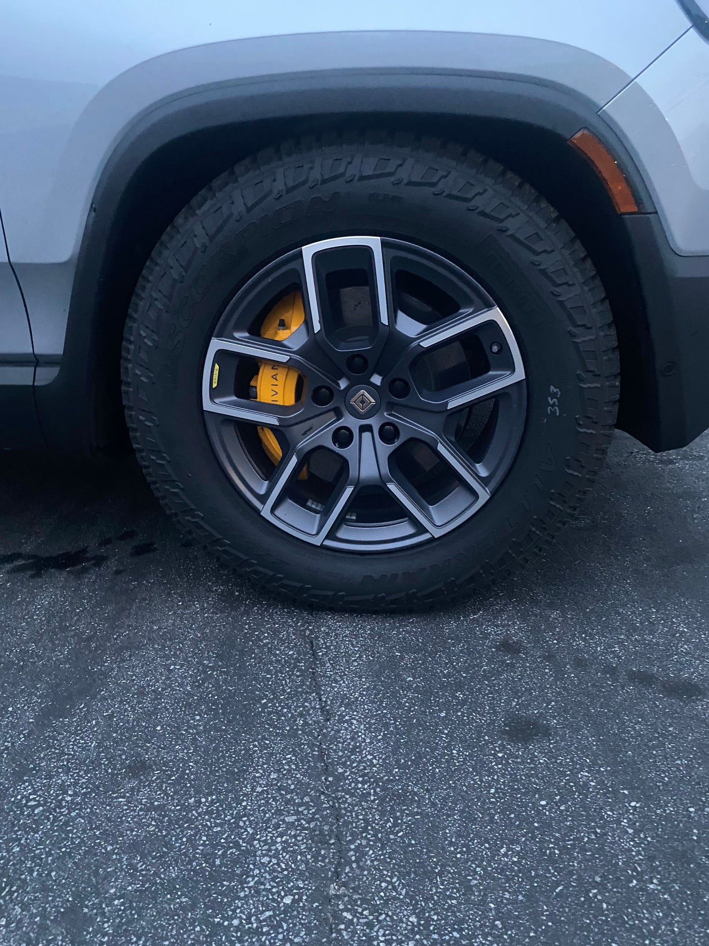 2022 Rivian R1S - 2,835 miles - $78,900